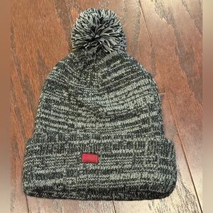 The Marathon Clothing (TMC) Pom Pom Winter Hat Beanie Heather Gray One Size NWOT